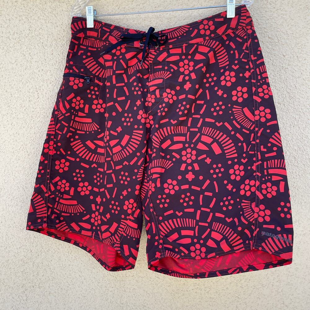Patagonia Red Geometric Print Wavefarer Board Shorts Swimsuit Mens Size 33"